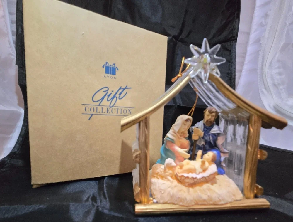 Avon Gift Collection Lighted Musical Hanging Nativity Ornament Christmas 2000